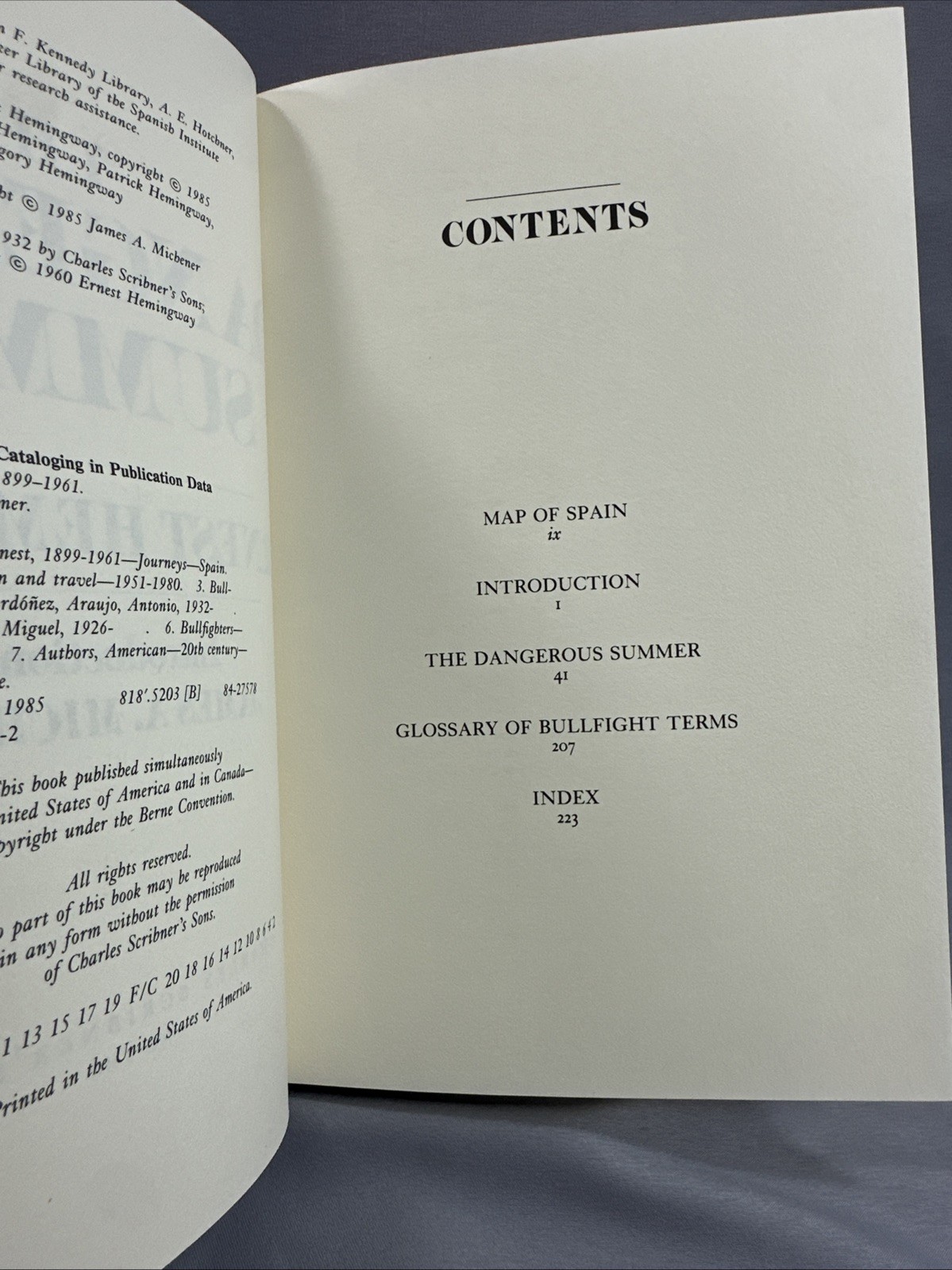 Lot of 5 Ernest Hemingway Related Mixed Titles Vintage Books HC/DJ