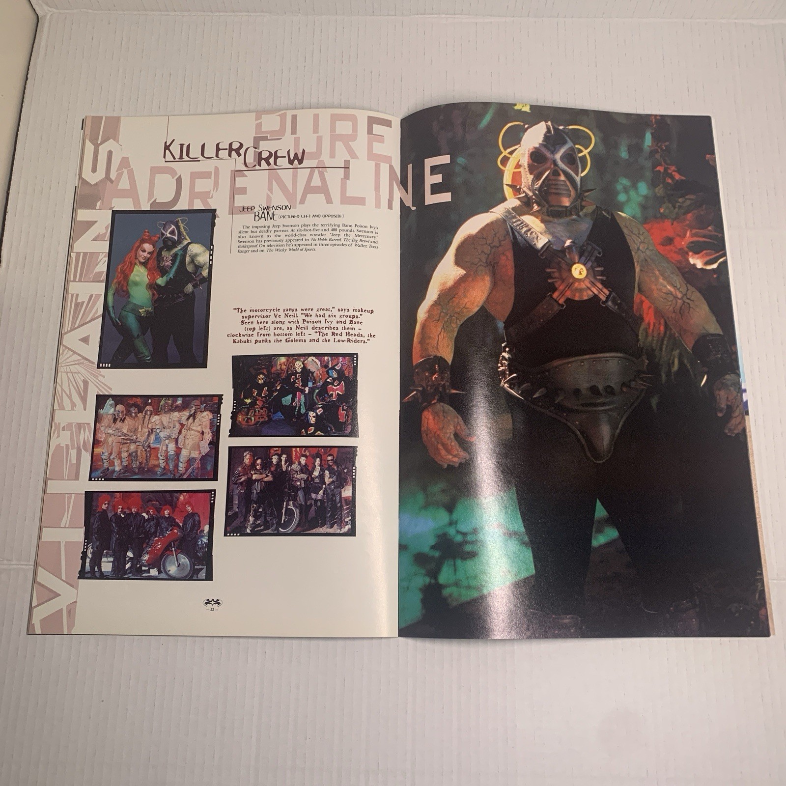 BATMAN & ROBIN THE OFFICIAL MOVIE PROGRAM c. 1997 – 36 Pages, Oversized
