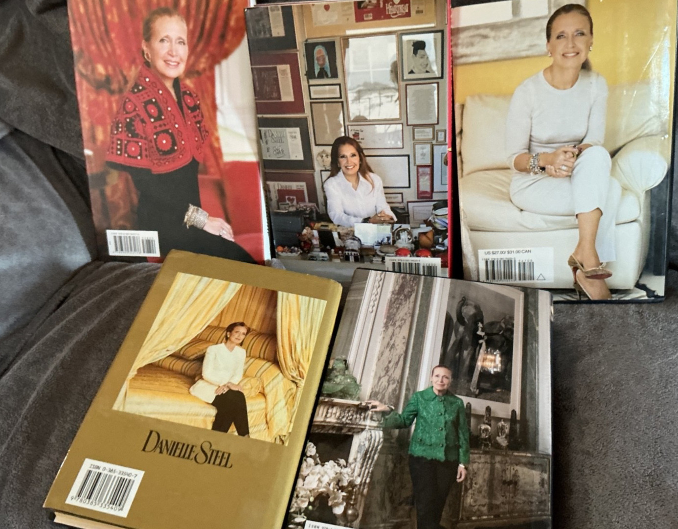 Lot Of 8 Hardback Novels-Danielle Steel (5) / Iris Johnansen (3) -Great Conditi