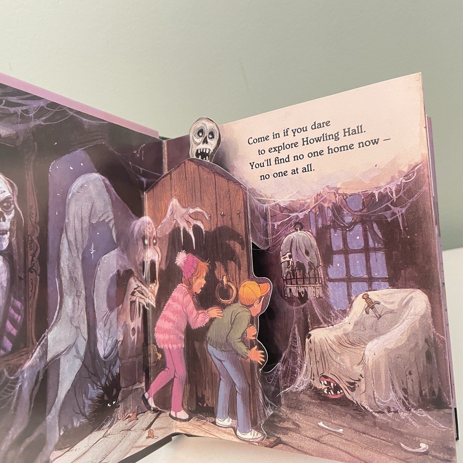 The Horrors of Howing Hall – Mini Monster Pop-Up Book (1992 Hardcover)