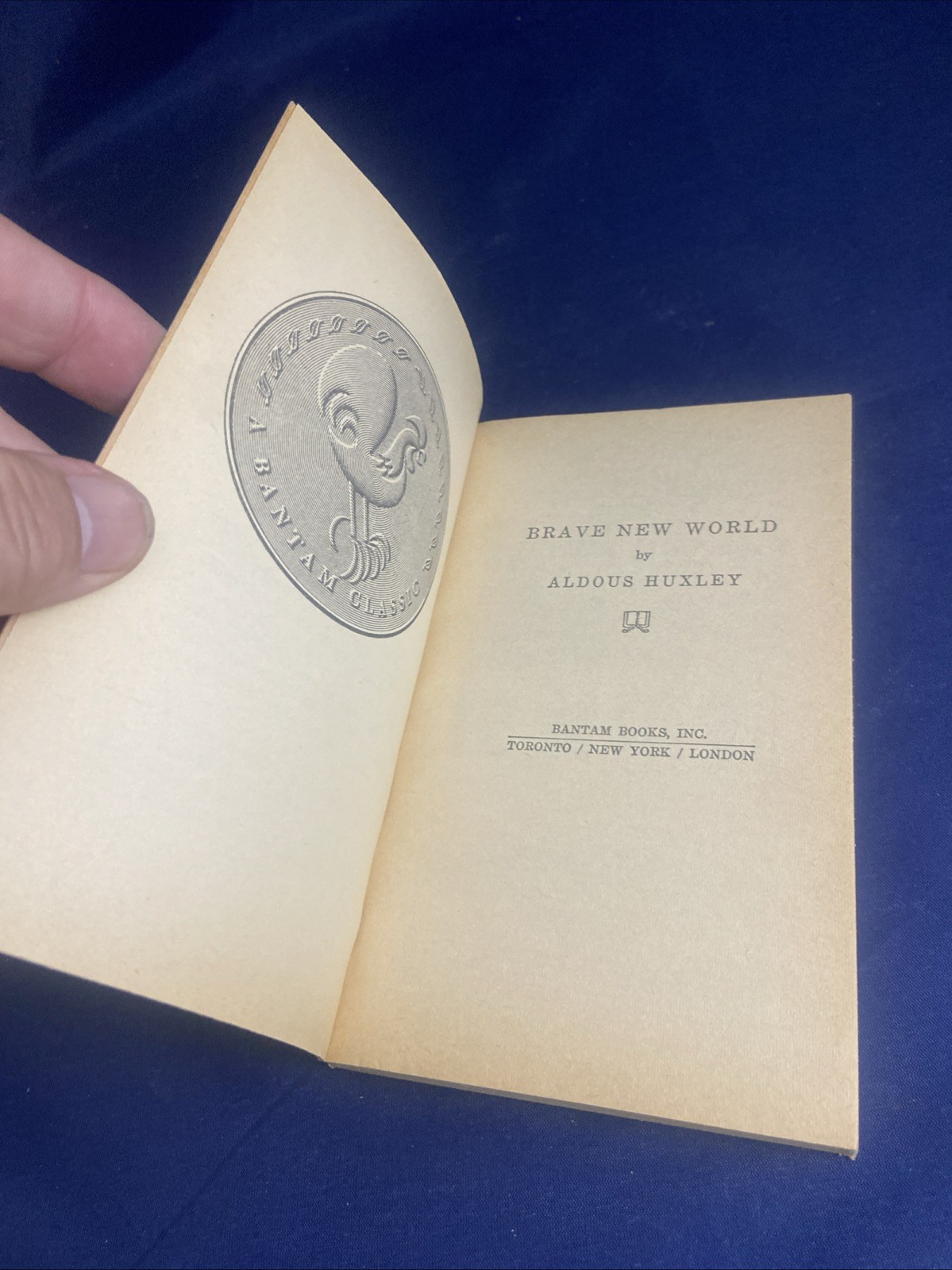 Brave New World Aldous Huxley 1966 33rd Printing Bantam Classic Dystopian SC206