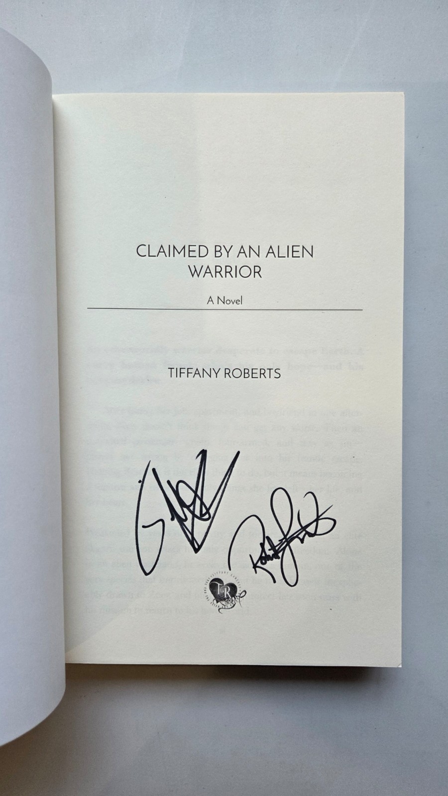 Claimed by an Alien Warrior: BBW Alien Romance by Tiffany Roberts: New
