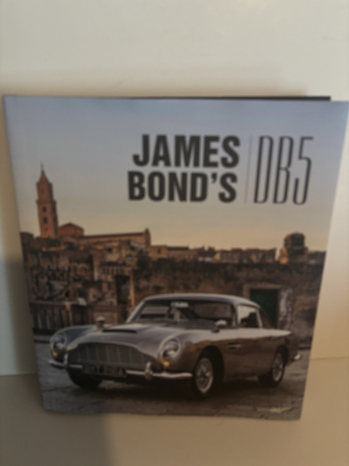 James Bond’s DB5 Aston Martin Simon Hugo & Will Lawrence 2020 Hardcover Book DJ