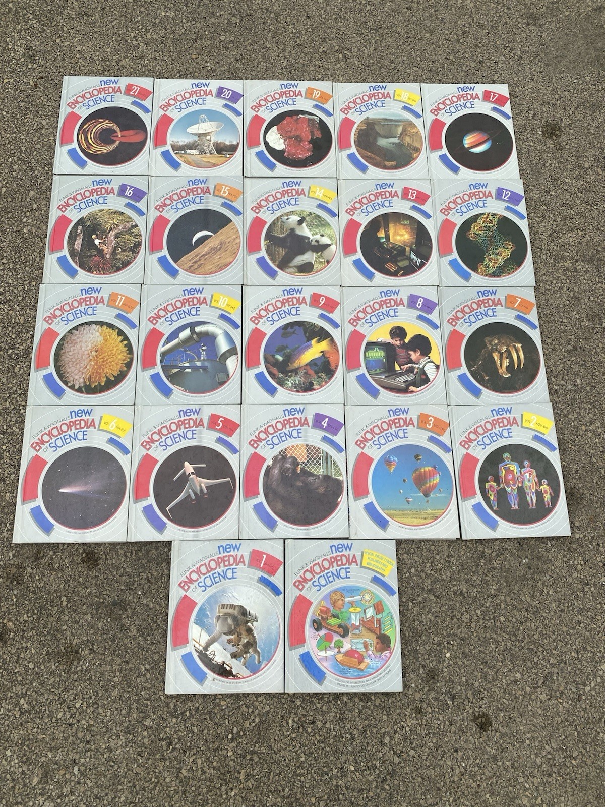 1986 Funk And Wagnalls New Encyclopedia Of Science 22 Volumes COMPLETE Set
