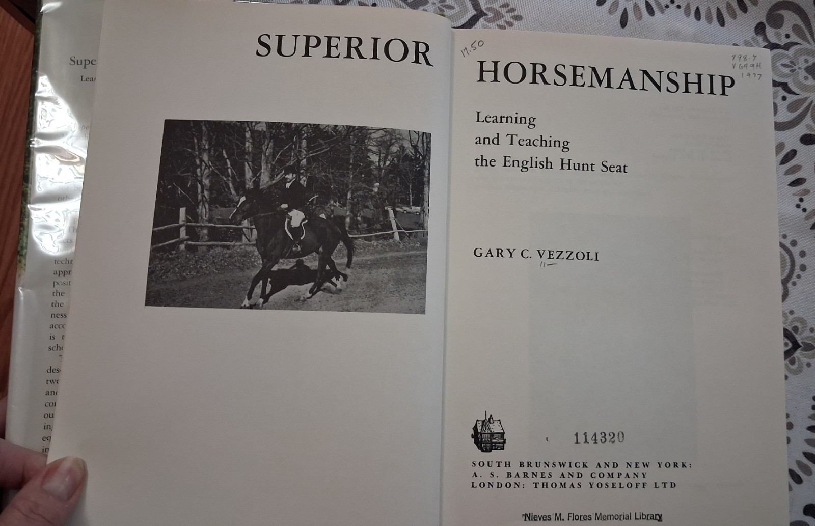 SUPERIOR HORSEMANSHIP: LEARNING AND TEACHING THE ENGLISH Book Gary Vezzoli HCDJ