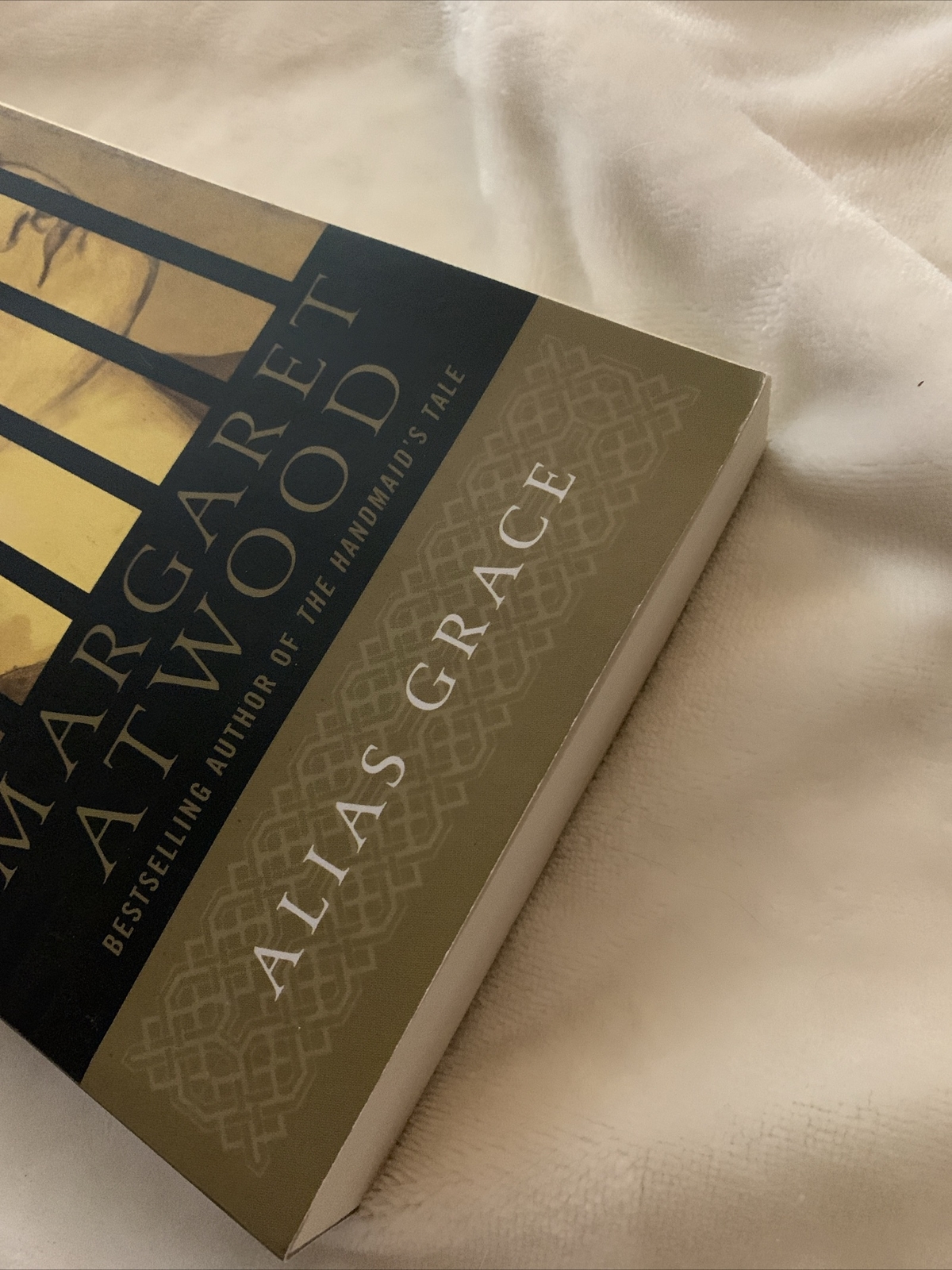 Alias Grace: A Novel – Paperback By Atwood, Margaret