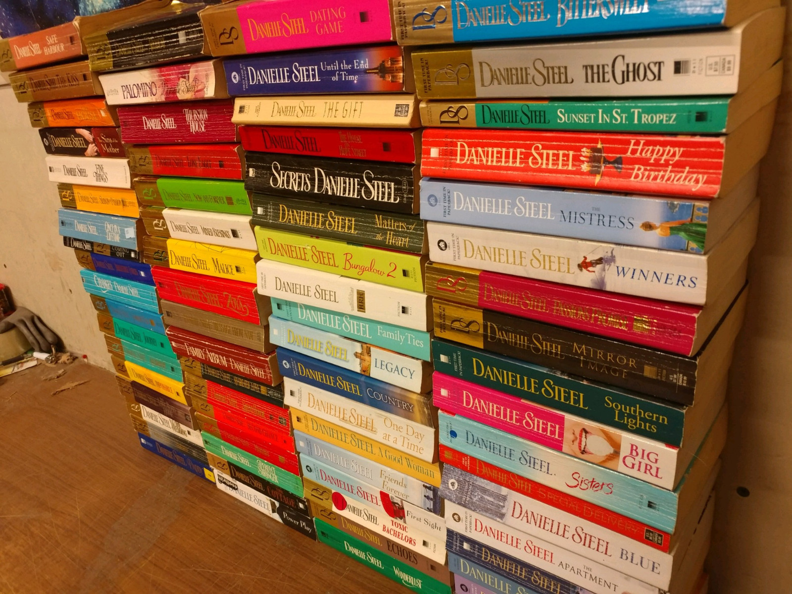 Lot of 10 Danielle Steel Romance Set Popular Series PAPERBACK UNSORTED Books MIX