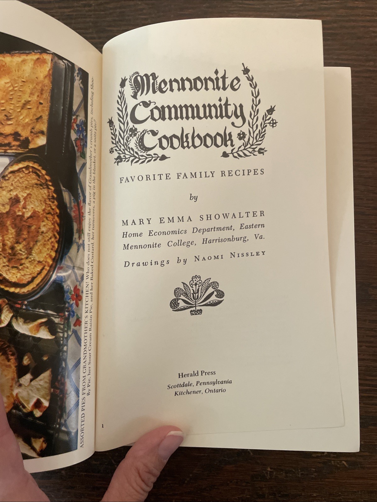 Mennonite Community Cookbook Showalter 1983 Revised HCDJ Vintage