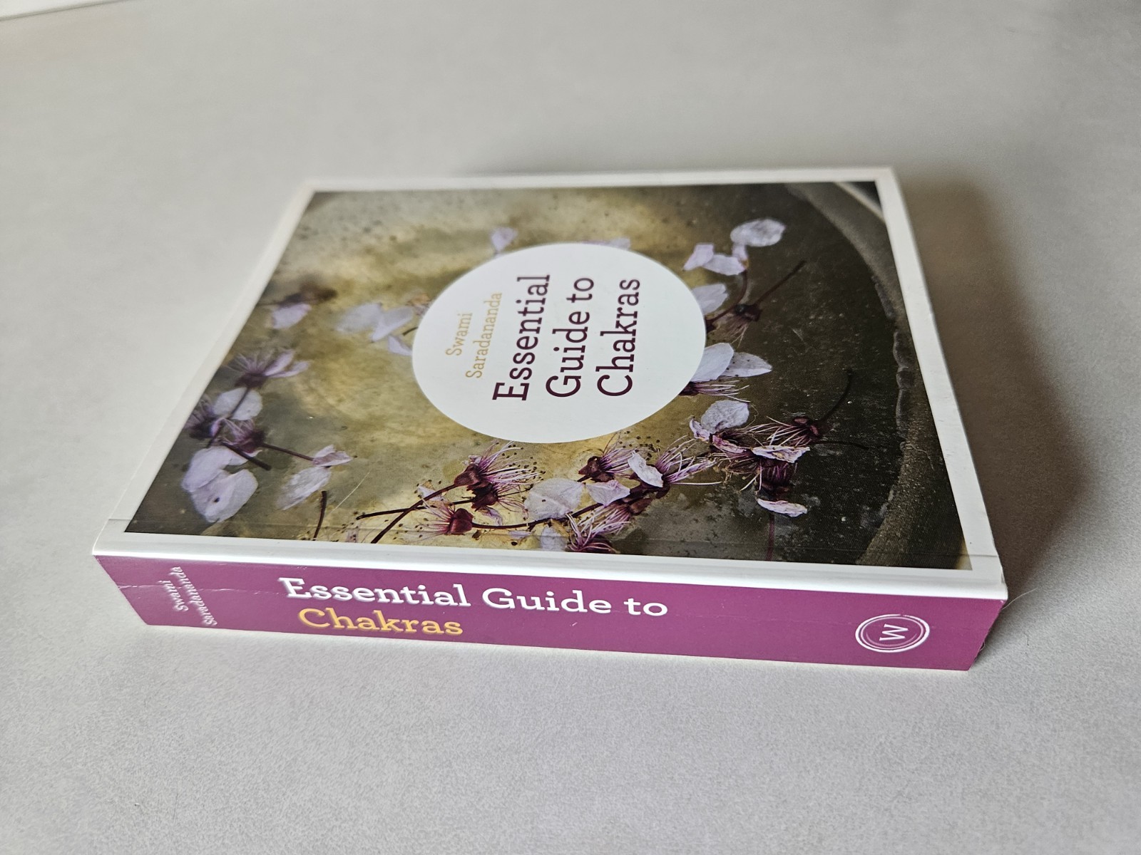 Essential Guide to Chakras – Paperback By Swami Saradananda –