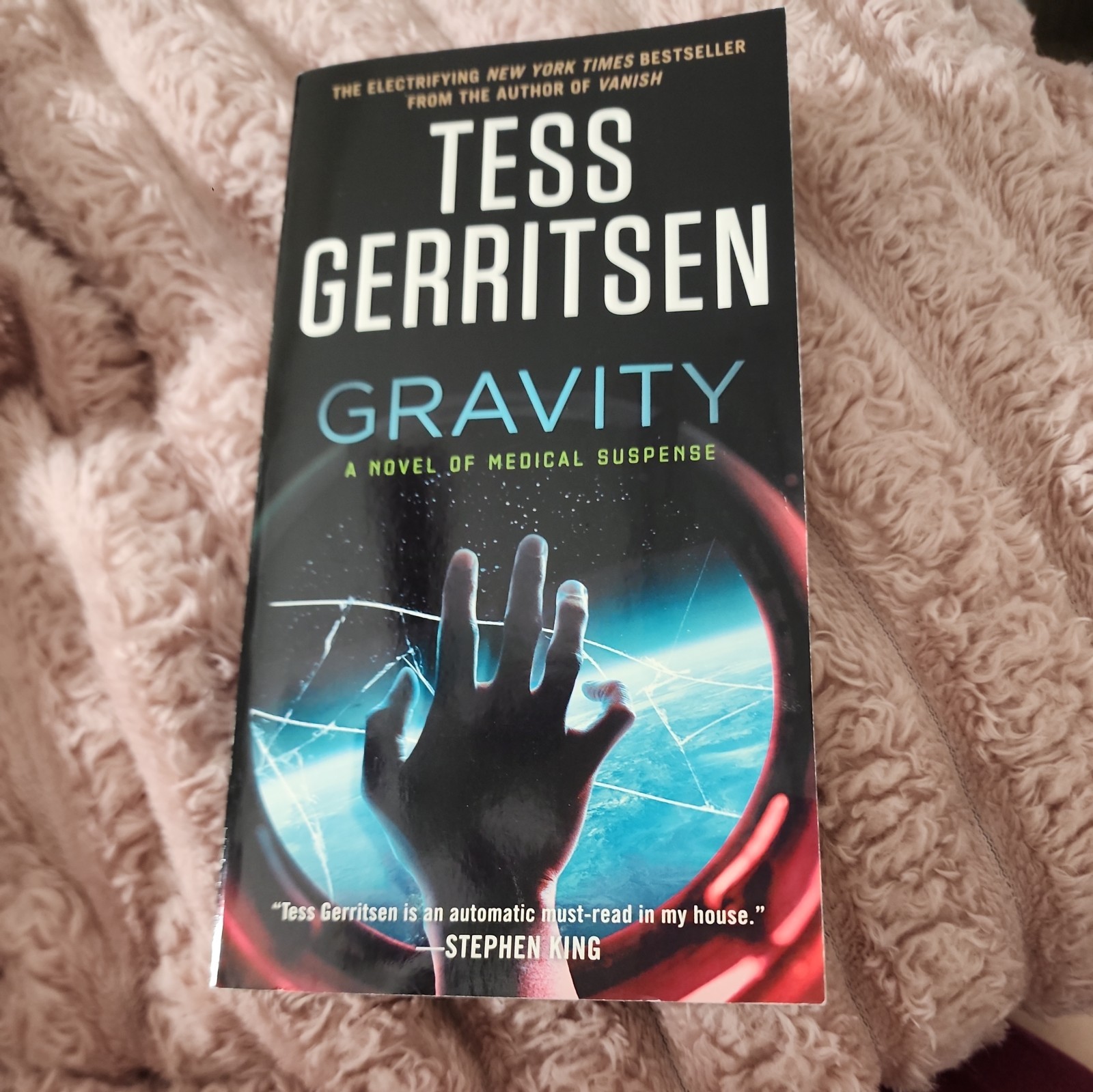 Gravity by Tess Gerritsen (2021, Us-Tall Rack Paperback)