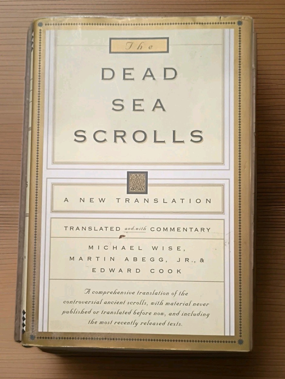 Dead Sea Scrolls : A New Translation by Michael O. Wise, Edward M. Cook Jr.,…