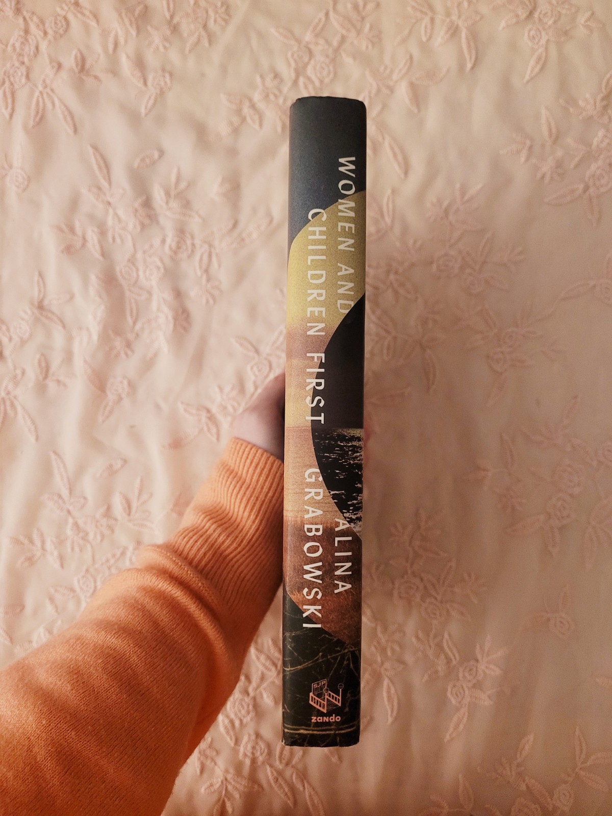 Women and Children First by Alina Grabowski Hardcover Zando 2024 Coming of Age