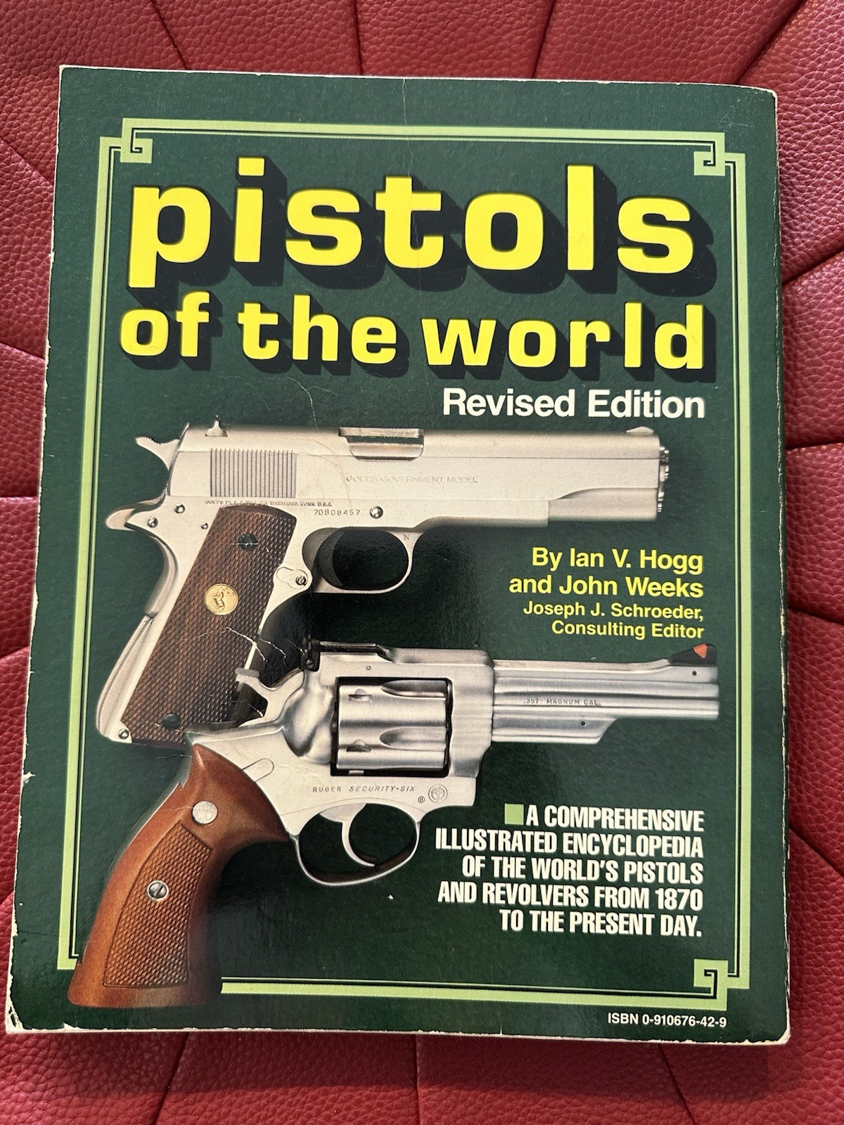 Pistols of the World Revised Edition Ian V. Hogg & John Weeks 1982 Gun Reference