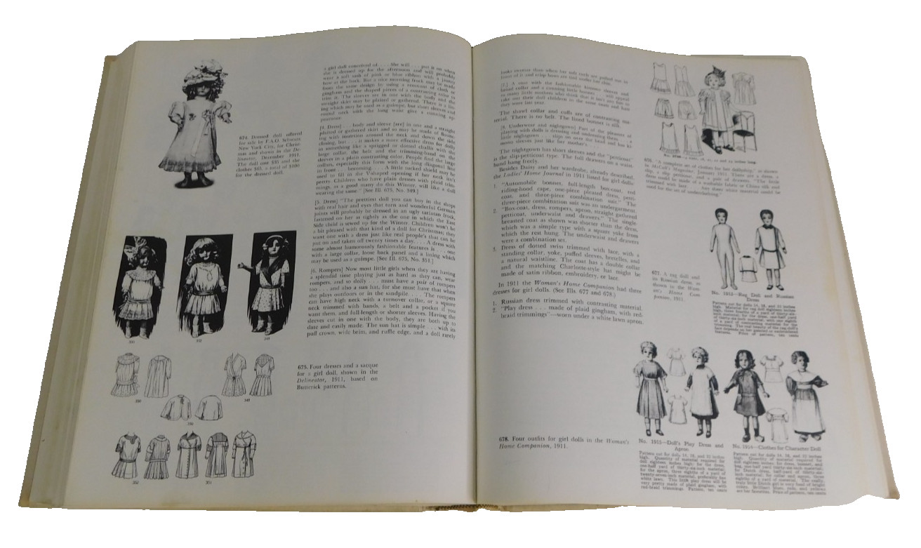 The Collectors Book of Dolls Clothes Costumes in Miniature 1700-1929 Coleman
