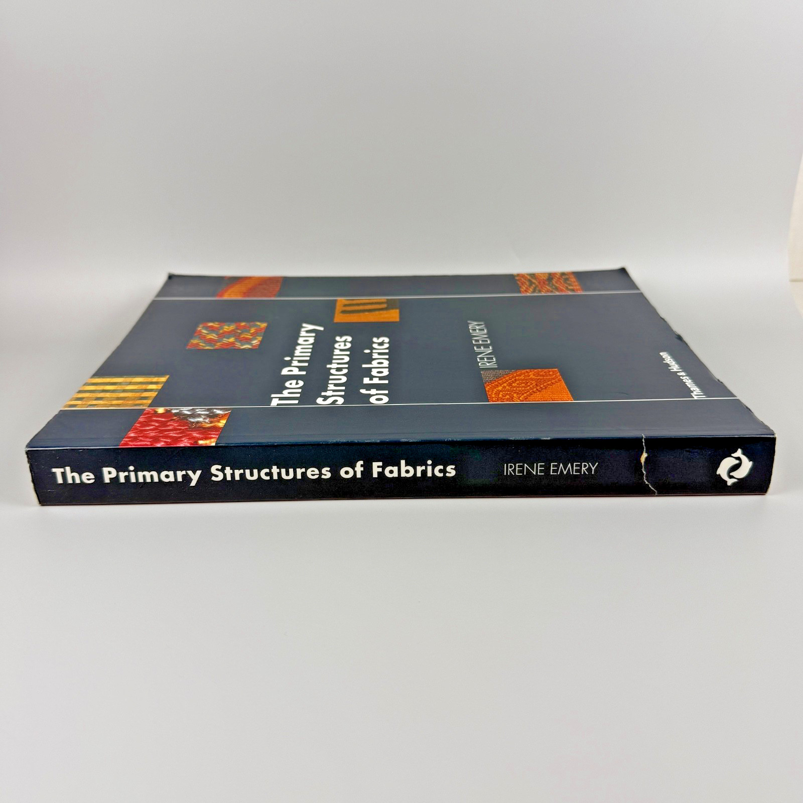 Primary Structures of Fabrics by Irene Emery 2009 Thames Hudson Trade Paperback
