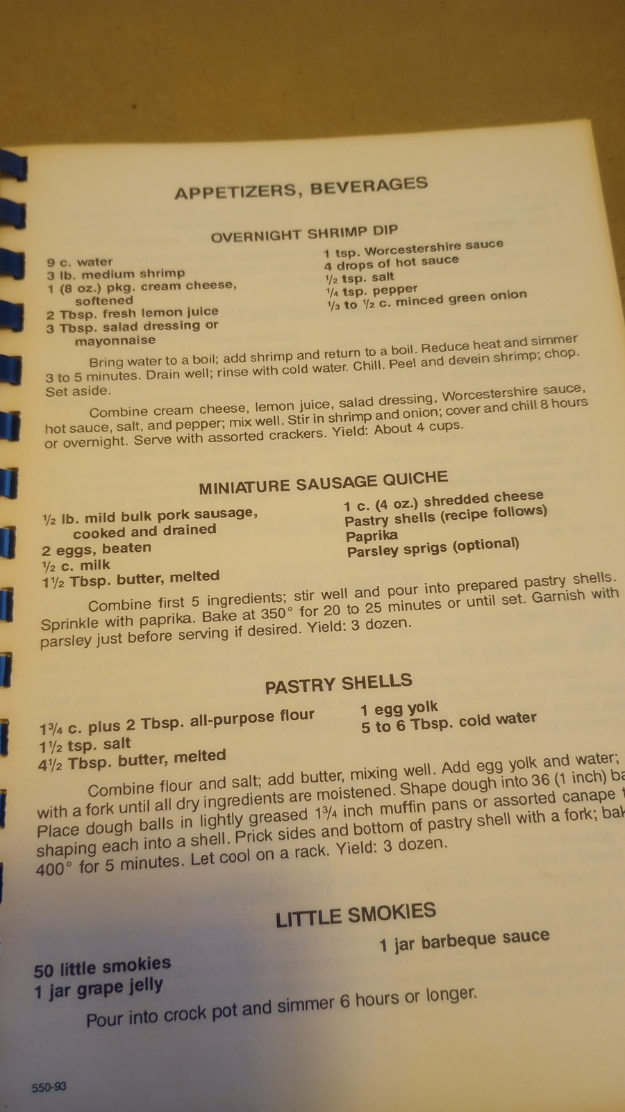 1993 „Sunday Dinner at Grandmom’s“ Cookbook by Christel Ellis – 112+ Pages