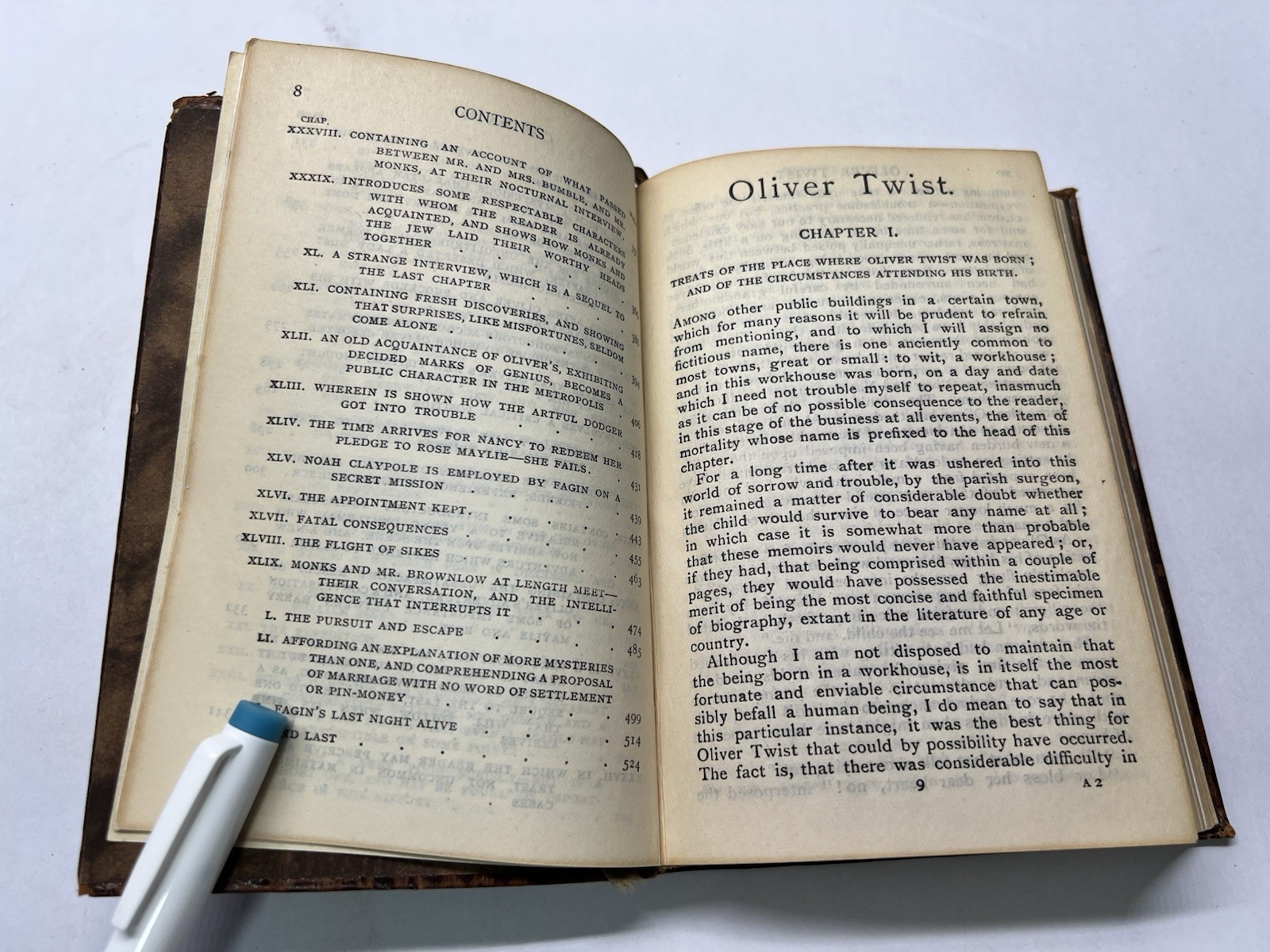 Oliver Twist by Charles Dickens: Collins Clear Type Press