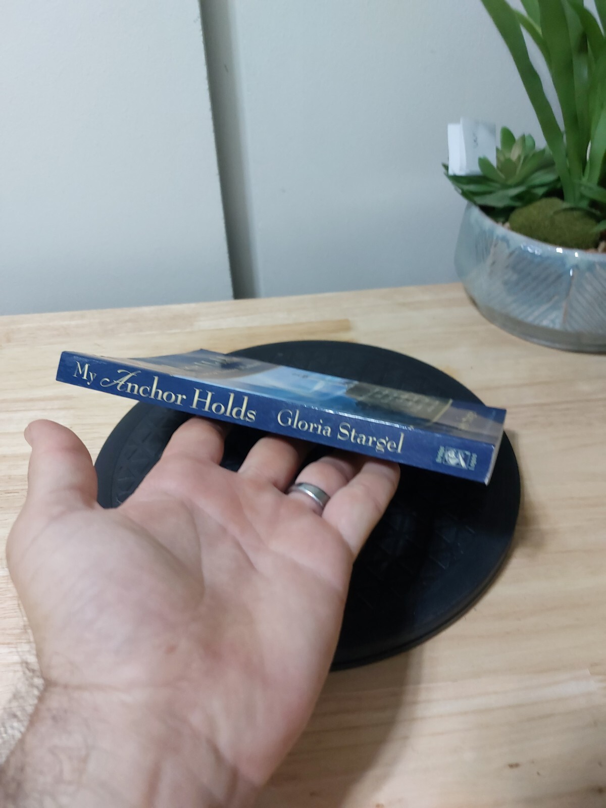 My Anchor Holds: The Difference Jesus Makes by Gloria Cassity Stargel 2008