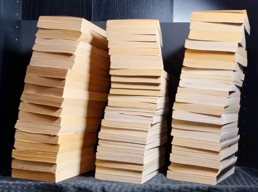 ROMANCE PAPERBACKS – BUILD YOUR OWN LOT Silhouette