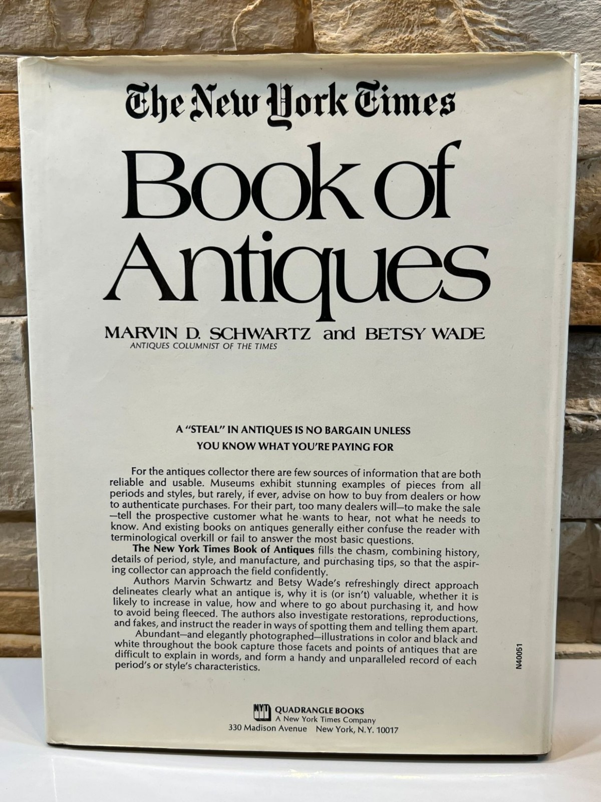 The New York Times Book of Antiques Marvin D. Schwartz Betsy Wade 1972 HCDJ