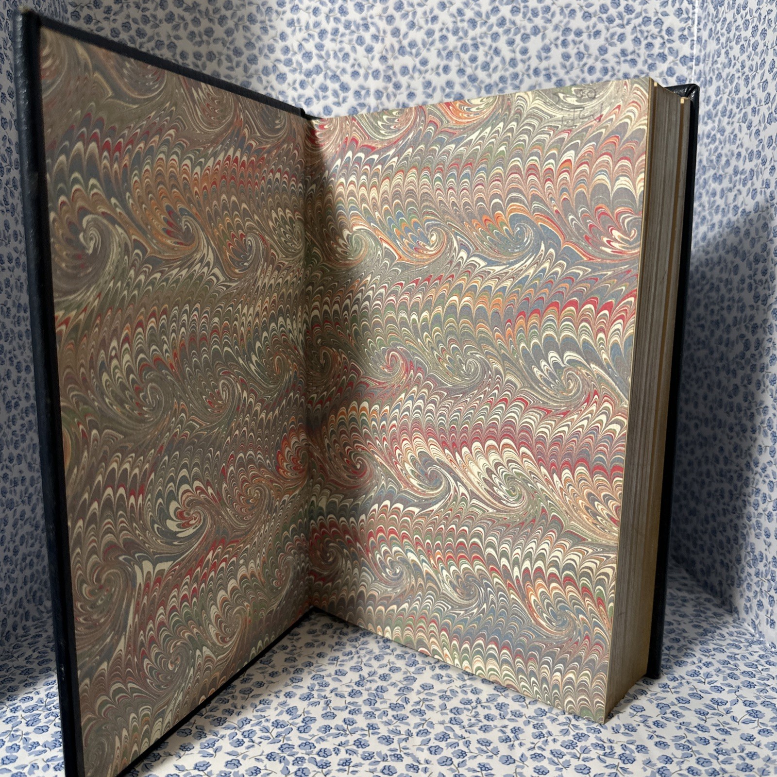 THE COMPLETE BROTHERS GRIMM FAIRY TALES, 1981 Chatham River Press. Lovely Cover.