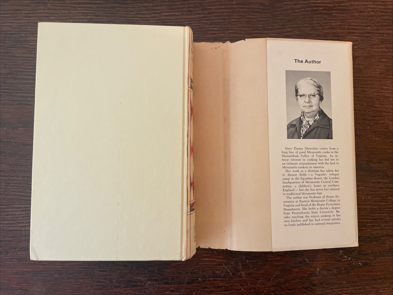 Mennonite Community Cookbook Showalter 1983 Revised HCDJ Vintage