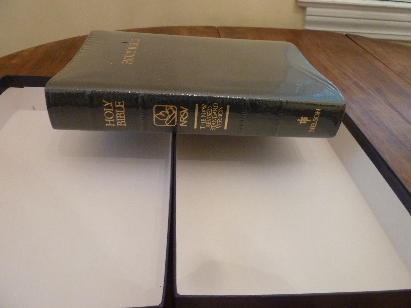 Holy Bible Book NRSV New Revised Standard Version Nelson Genuine Leather NEW