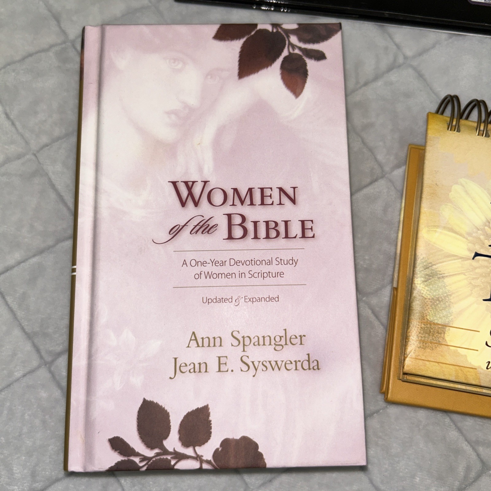 Christian Book Lot New Tallest Of Smalls, Women Of The Bible, Praying Together