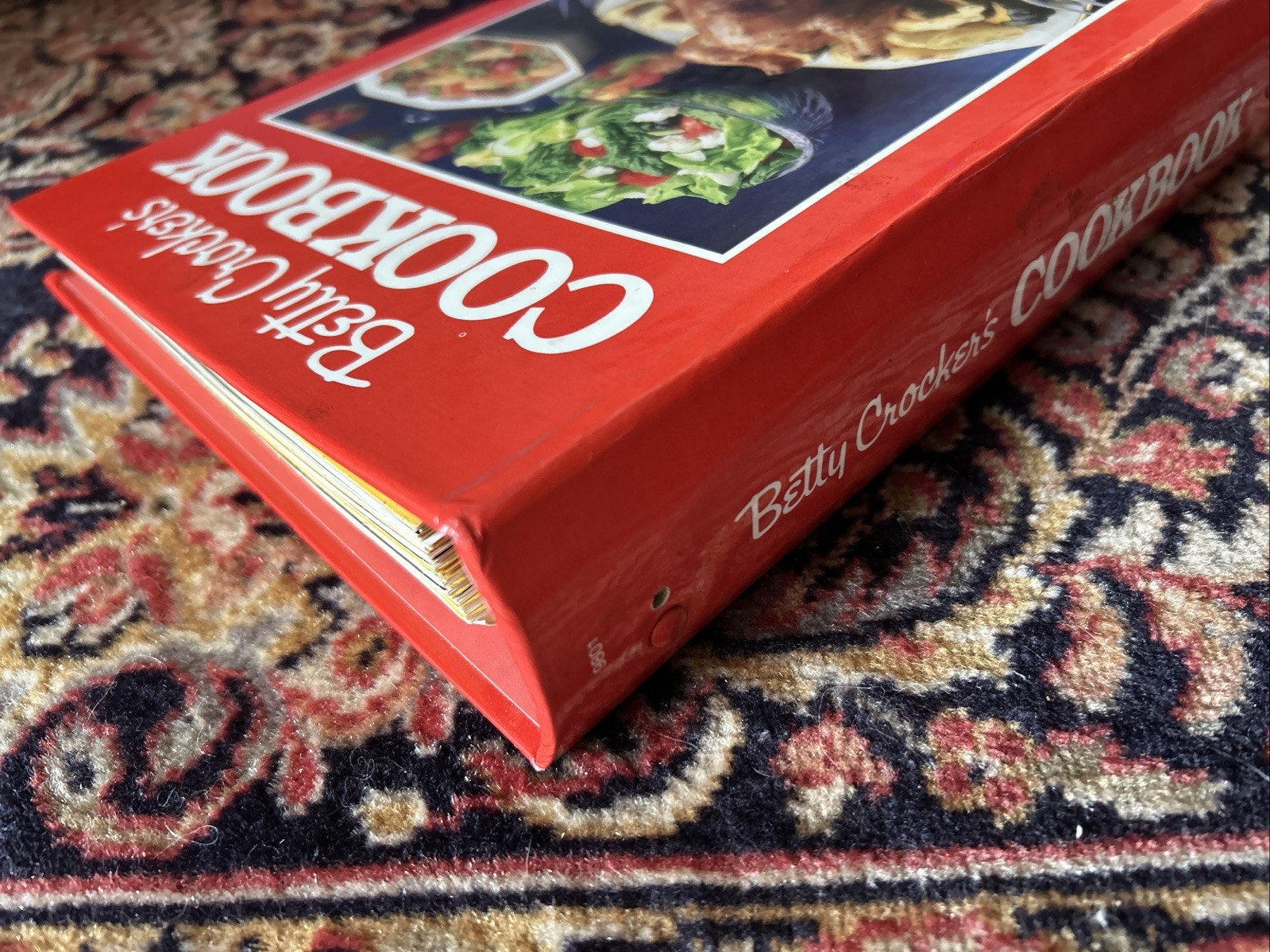 Betty Crocker’s Cookbook Golden Press 1989 5 Ring Binder 8th Printing 9″ x 10.5″