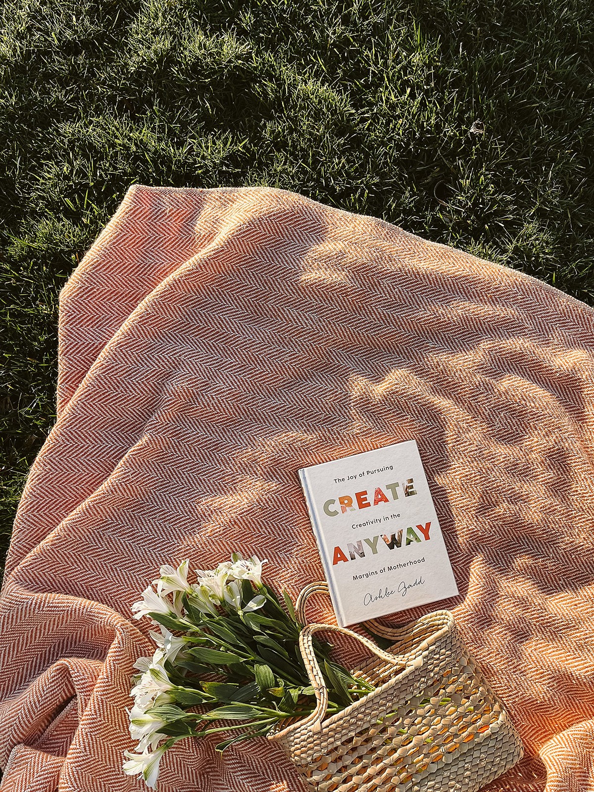 Create Anyway: The Joy of Pursuing Creativity in the Margins o…
