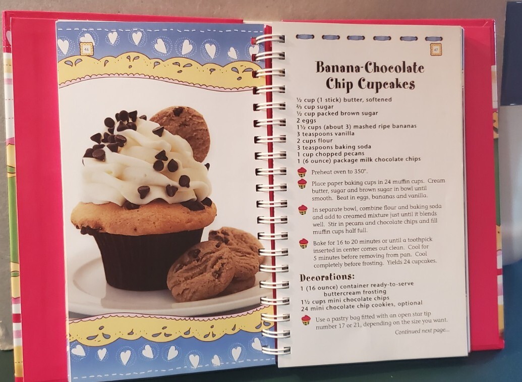 NEW „EASY CUPCAKE RECIPES“ Hardback Spiral 2010 Cookbook Resources LLC 174 Pages