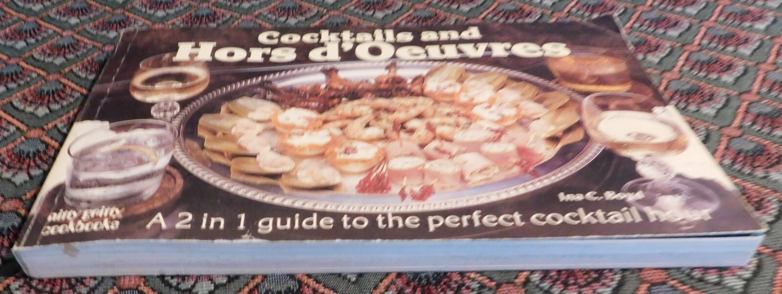 VINTAGE 1978 COCKTAILS AND HORS D’OEUVRES BY NITTY GRITTY COOKBOOKS 88 PAGES