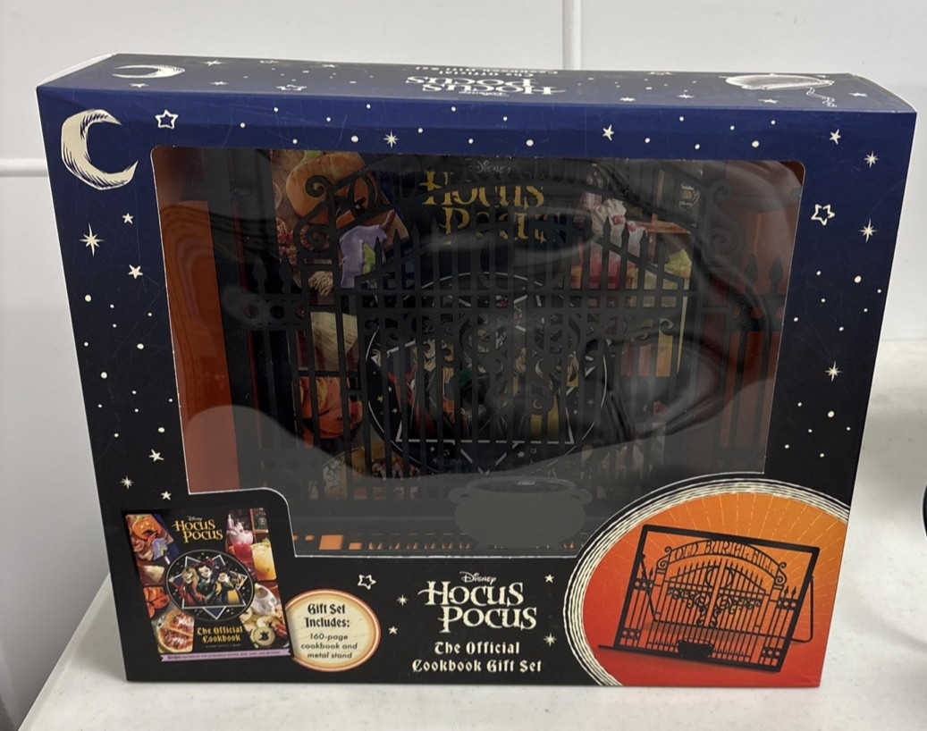 Hocus Pocus The Official Cookbook Gift Set Brand NEW!