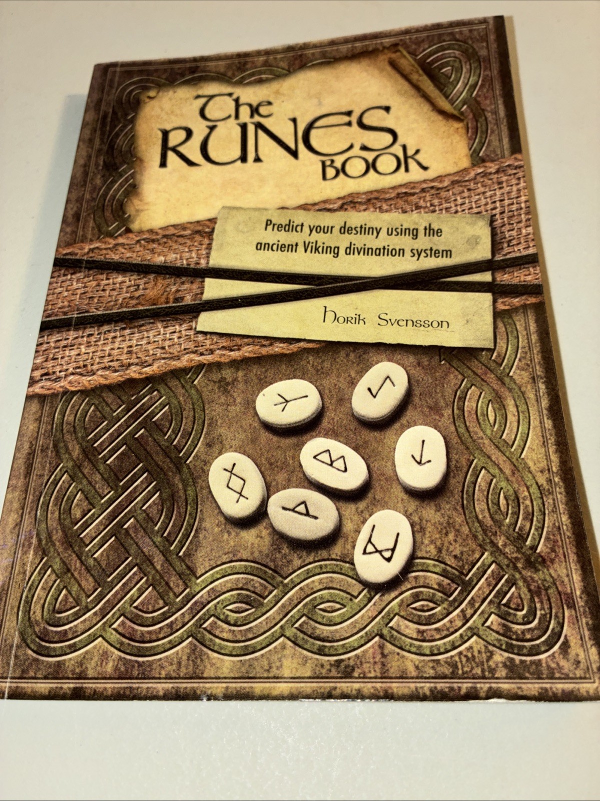 The Runes Book“ by Horik Svensson Paperback 128 Pages