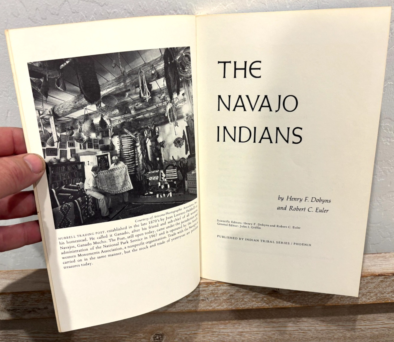 Rare! Vintage Navajo Indians Paperback Book! Indian Tribal Series 1977 124 Pages