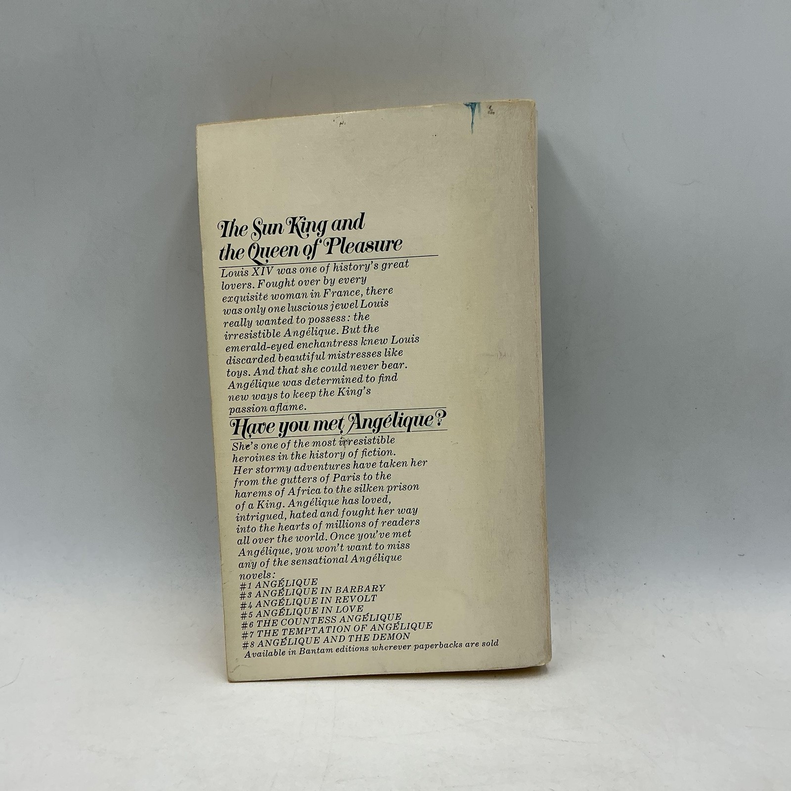 Vintage Angelique And The King Sergeanne Golon Bantam Cream PB 1961 USA