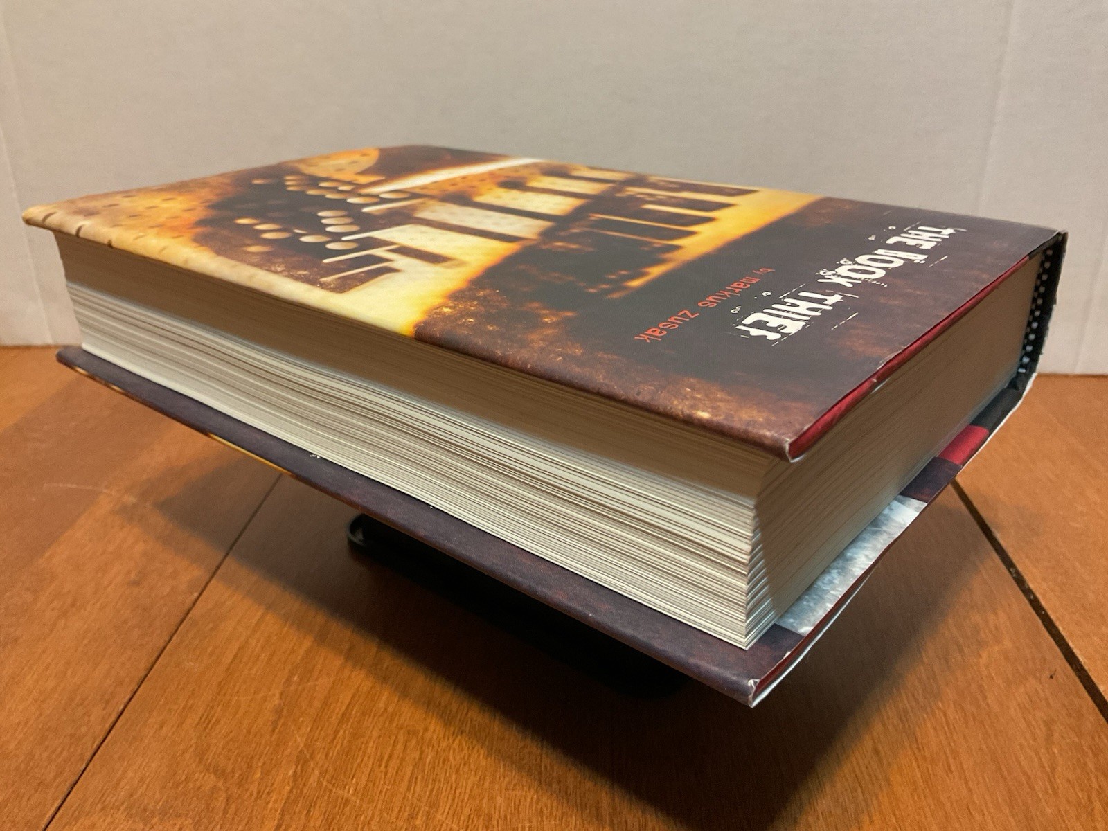 THE BOOK THIEF Markus Zusak Hardcover DJ First American Edition Printing 2006