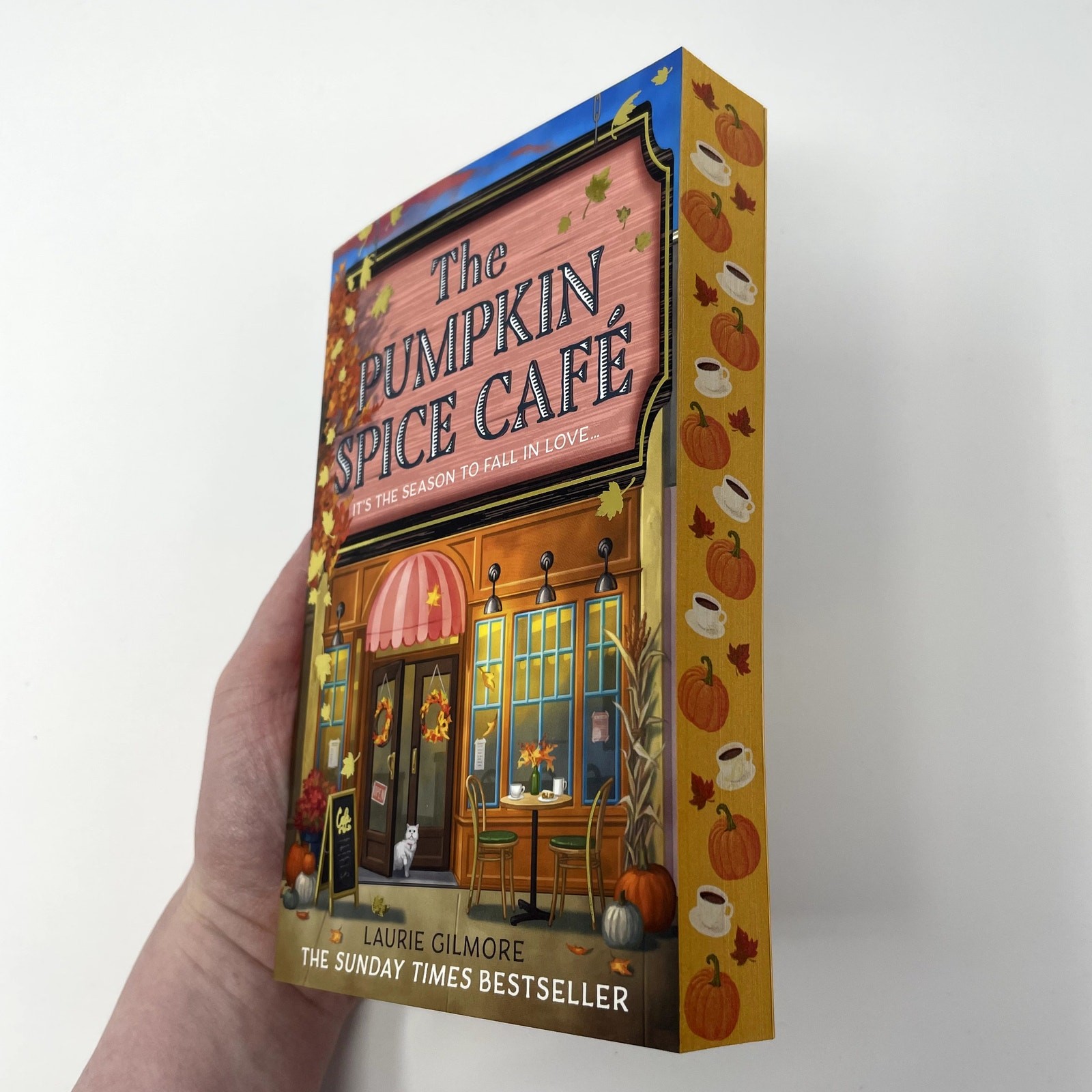The Pumpkin Spice Cafe Laurie Gilmore The WORKS UK Excl Sprayed Edges Book