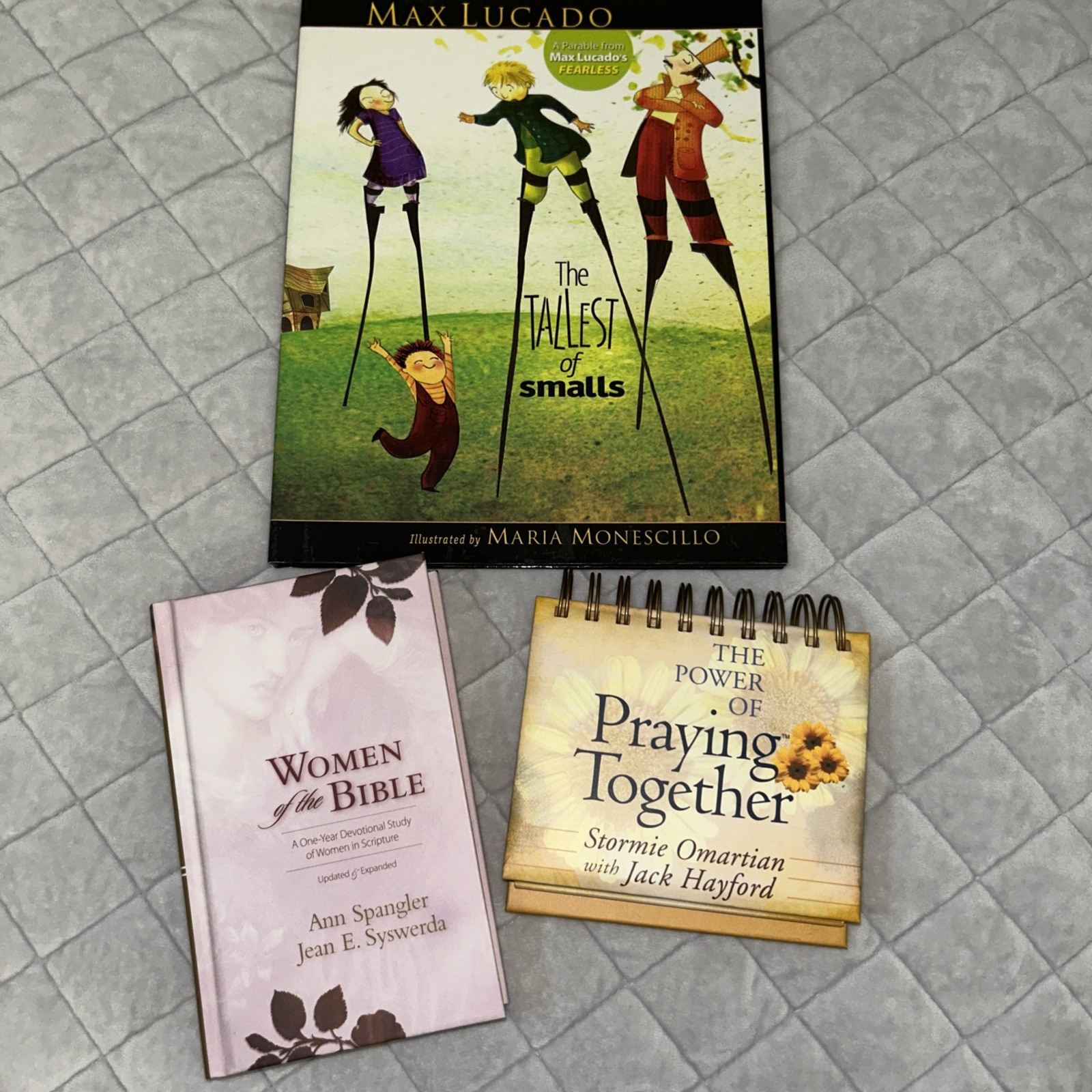 Christian Book Lot New Tallest Of Smalls, Women Of The Bible, Praying Together
