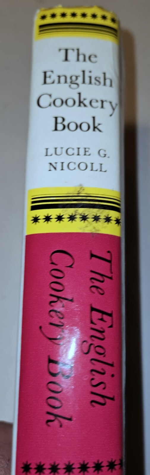 The English Cookery Book, Lucie G. Nicoll, 1963 – Great Condition HC 381 pages