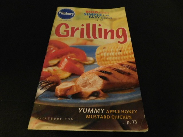 Pillsbury „Grilling“ Cookbook July 2003 #269 – 94 pages – Great Recipes!