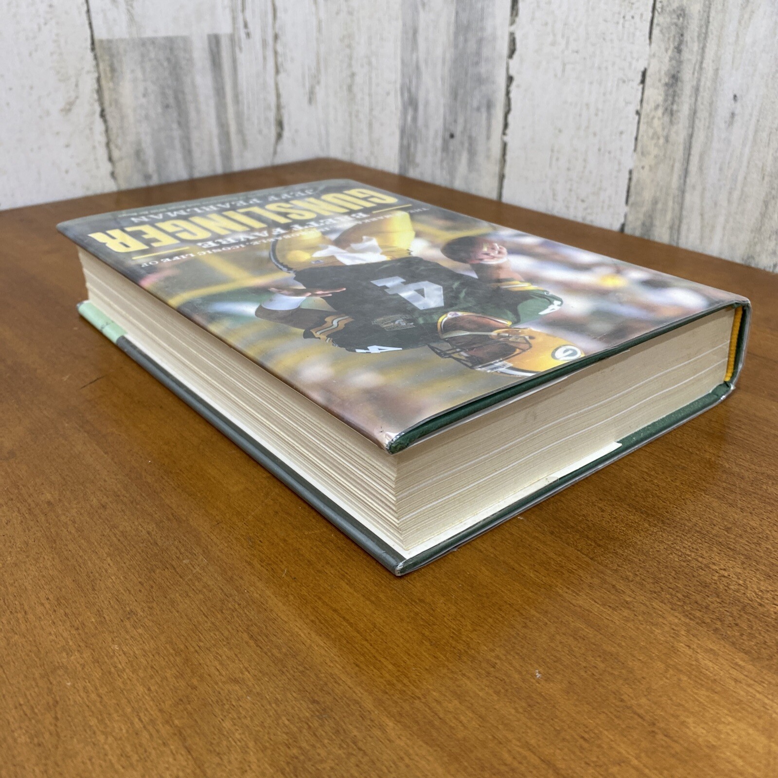 Brett Favre „Gunslinger“ hard cover book 2016 / 383 pages /