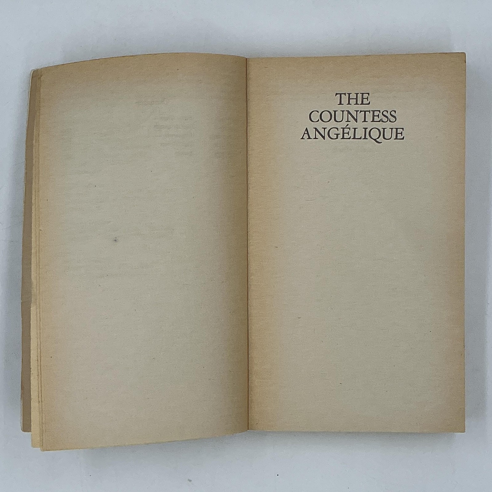 Vintage Angelique Books 6 & 8 Countess Demon Sergeanne Golon Bantam Cream PB USA