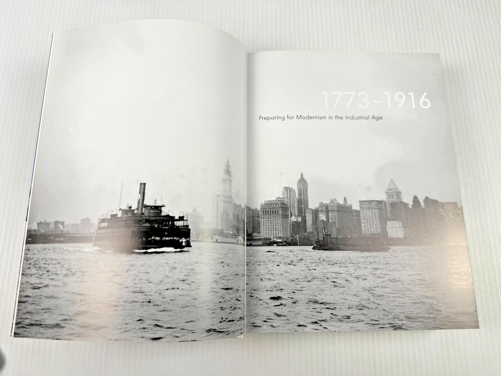 HUGE Architecture in the 20th Century Gabriele Leuthauser Peter Gossel 608 pages
