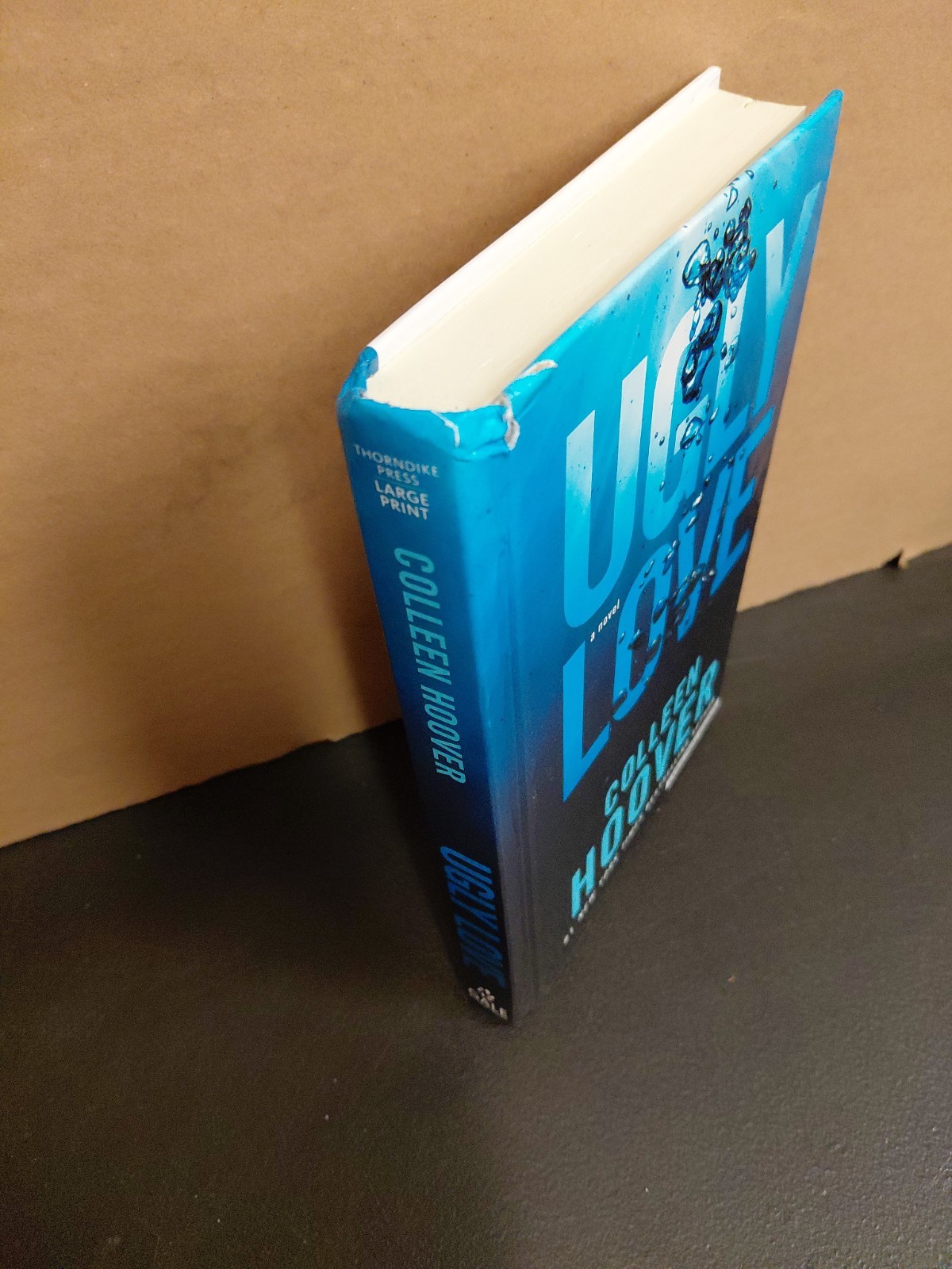 UGLY LOVE: A NOVEL (THORNDIKE PRESS LARGE PRINT ROMANCE) BY Colleen Hoover