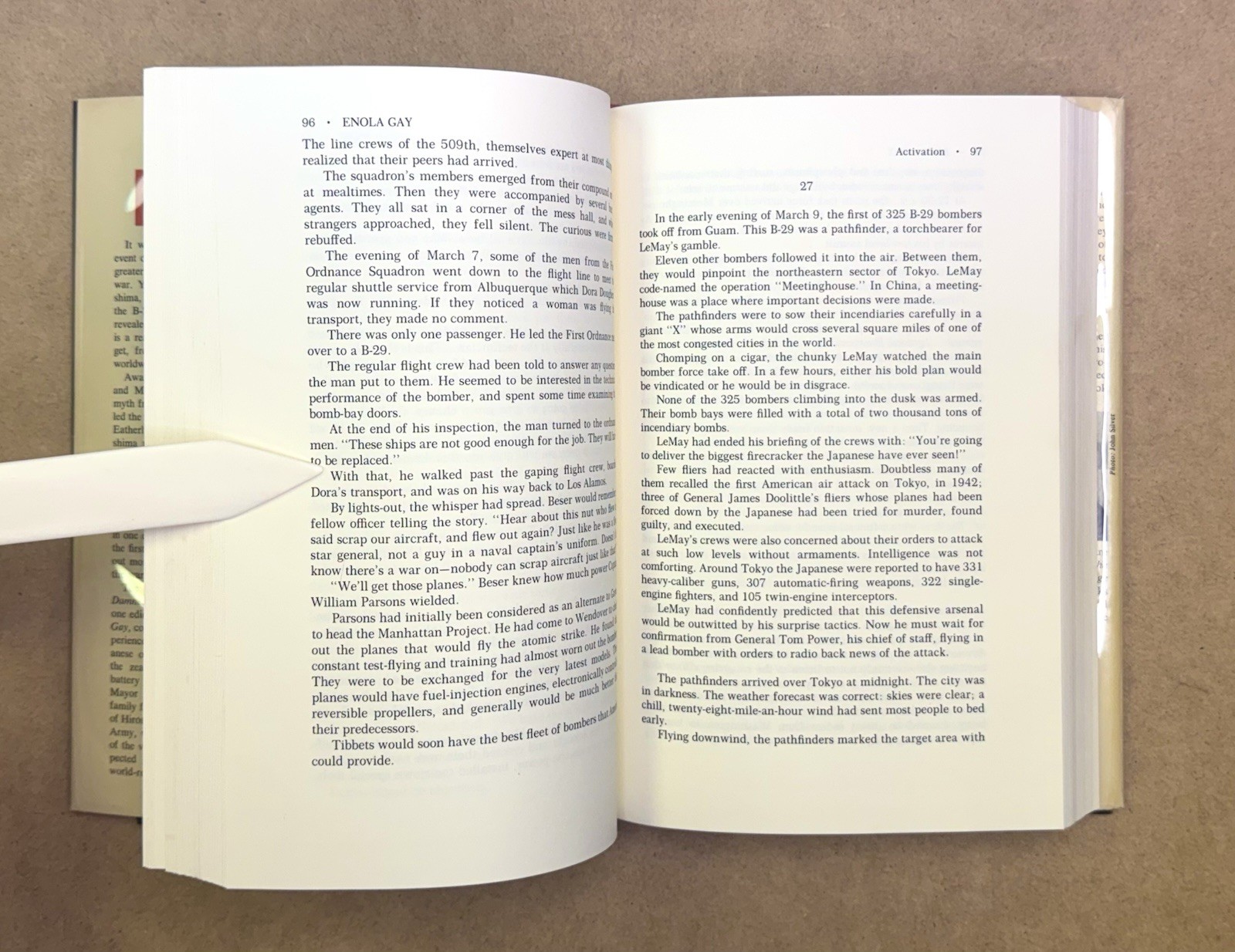 Enola Gay 1st Edition by Thomas & Witts 1977 HCDJVG+Mylar Jacket Cover