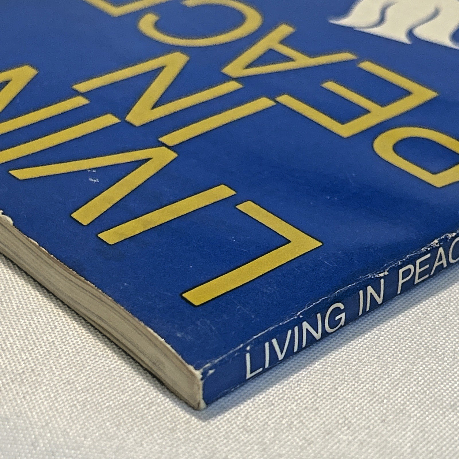 Living in Peace (1970) ~ Gary R. Collins ~ Paperback ~ *ACCEPTABLE* Condition
