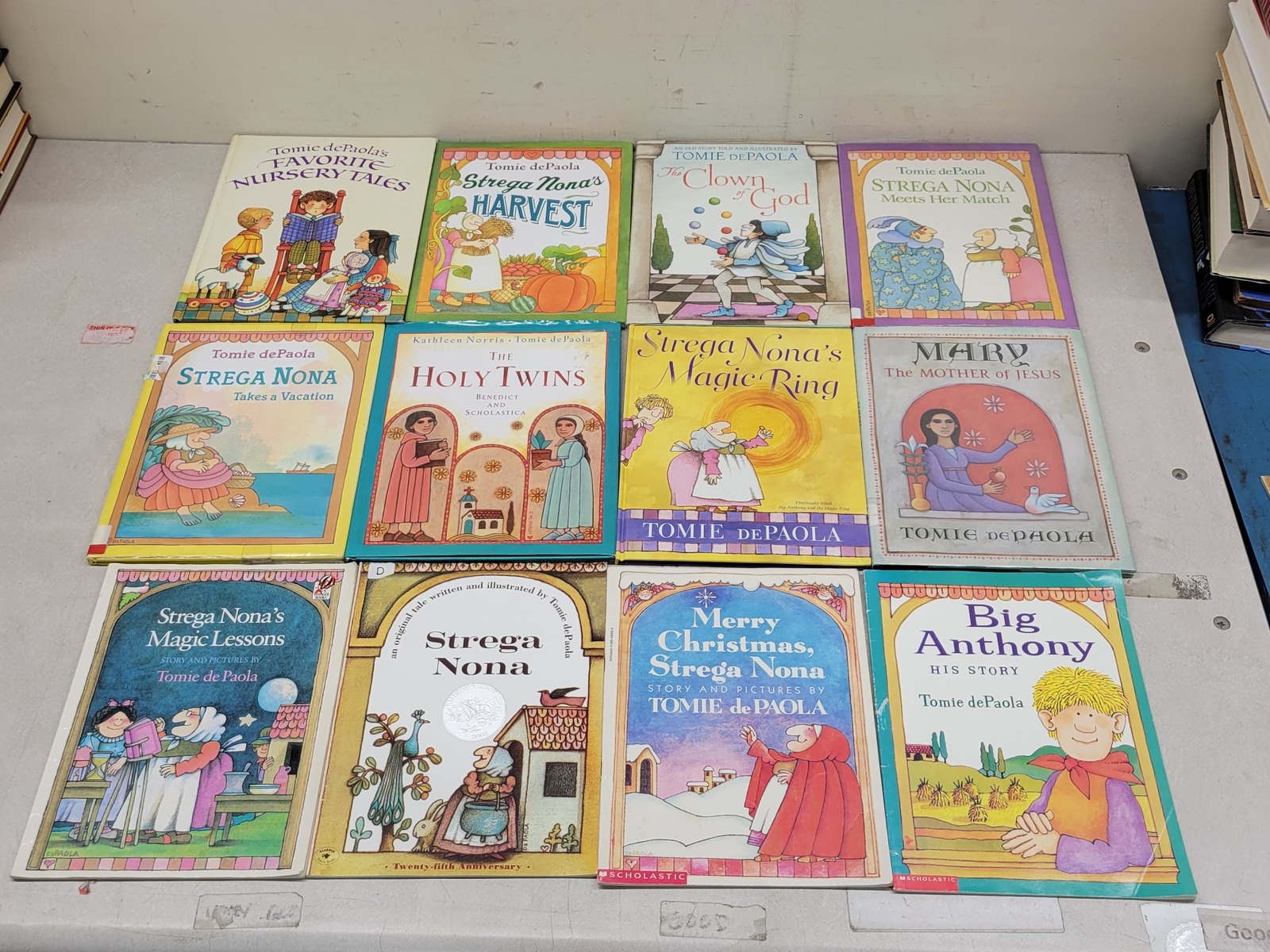 Lot of 10 Tomie dePaola Children’s Picture Paperback Books „Random/Unsorted“