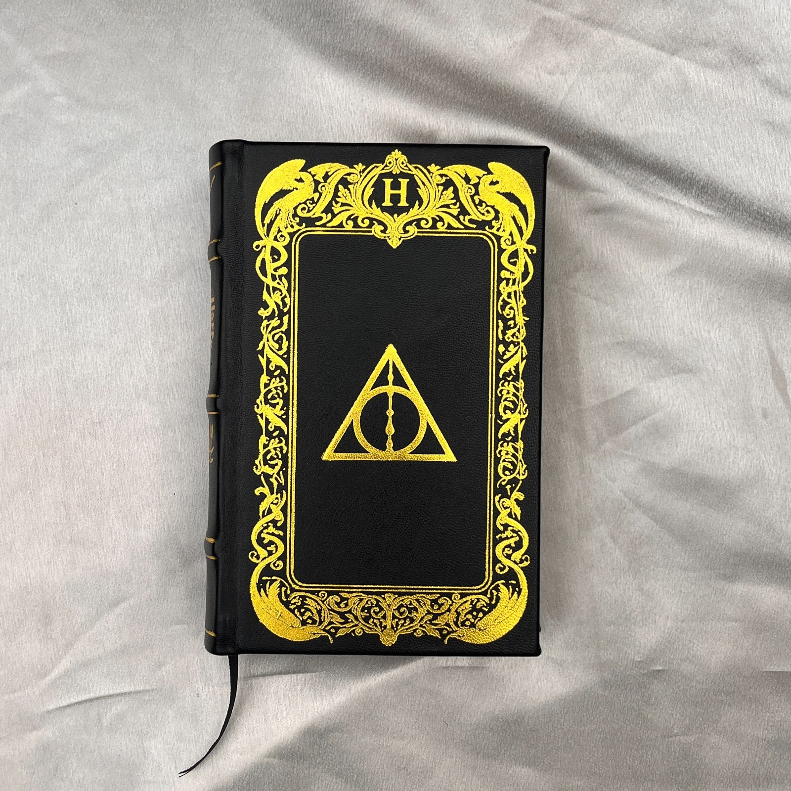 Harry Potter and the Deathly Hallows [Premium Leather Bound]