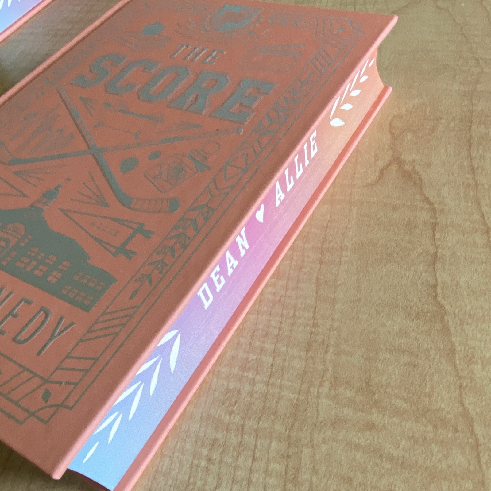 The Score (Off-Campus) by Elle Kennedy, Bloom Books, YA Romance Novel, HC